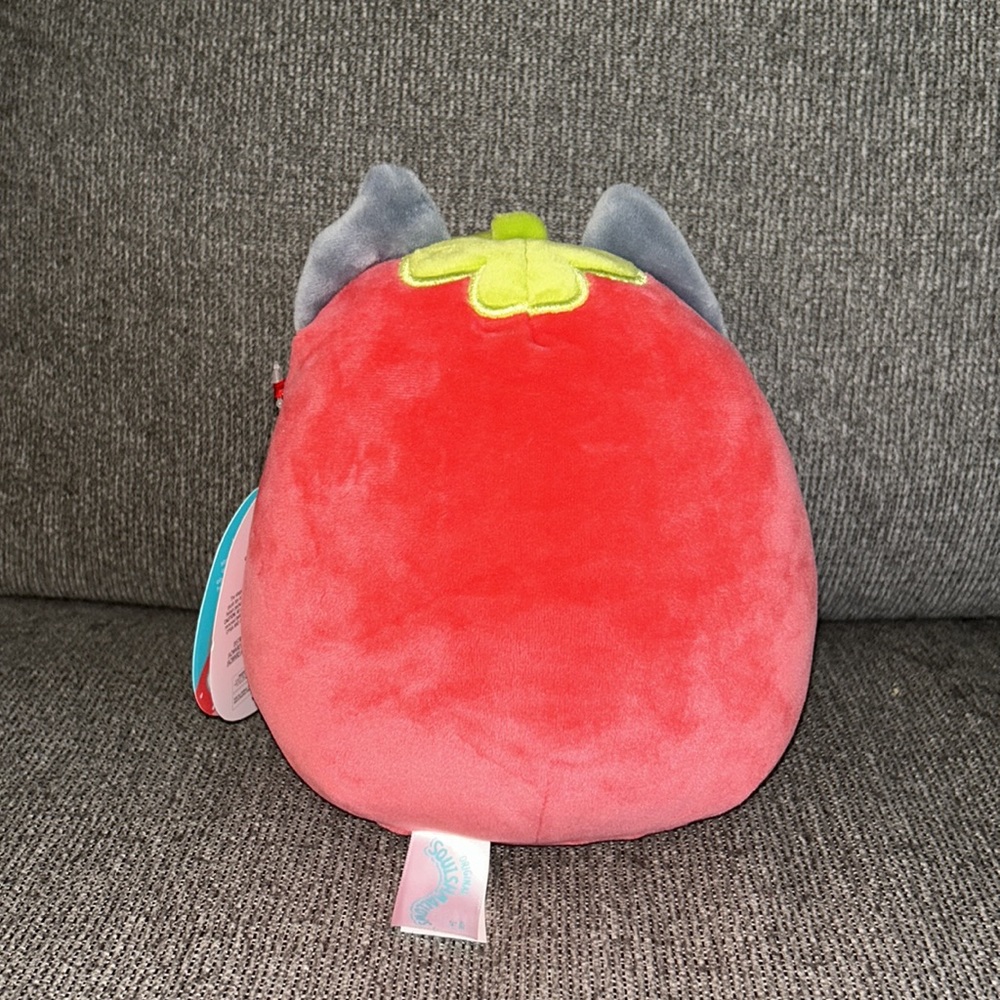 Ryan the strawberry husky squishmallow Nwt 8 in - Picture 3 of 5